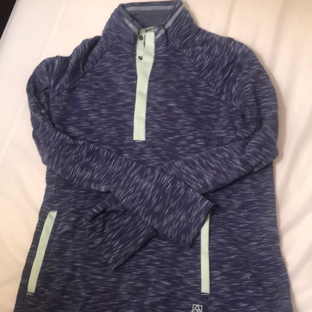 Womens pullover long sleeved shirt